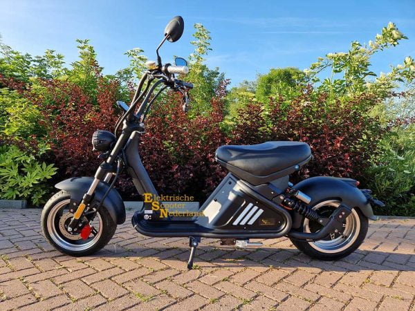 Prachtige mat zwarte elektrische scooter 3000watt 40 ah accu